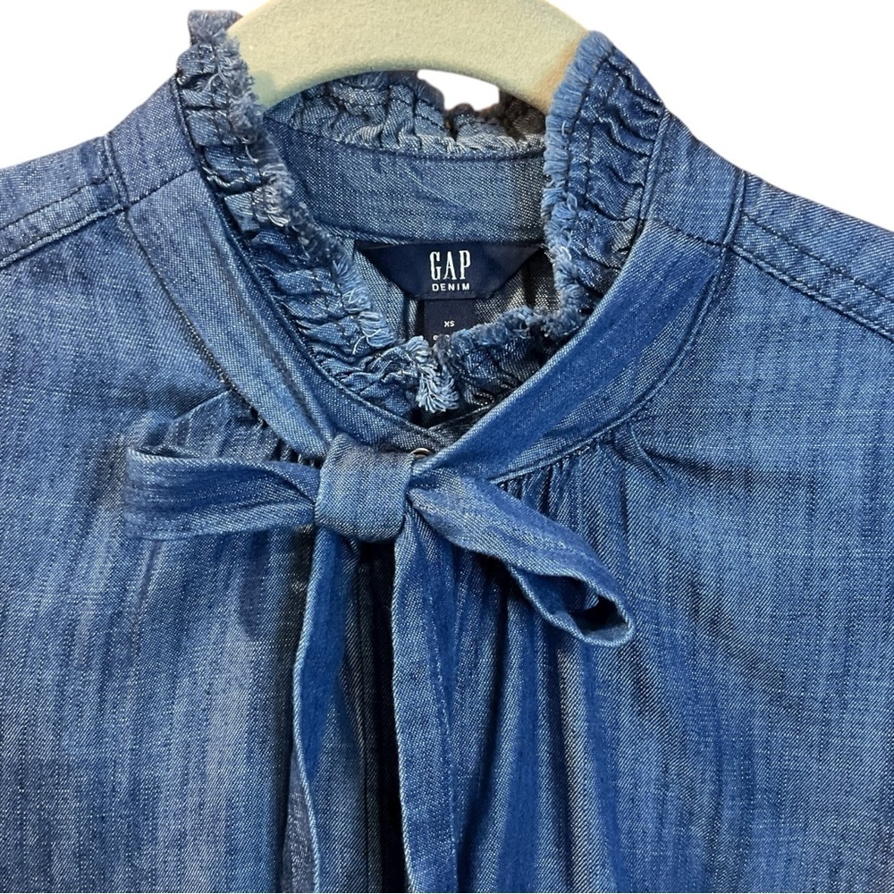Gap Raw Hem Ruffle Neck Denim Shirt Size XS Collegiate Preppy Classic - Picture 2 of 6